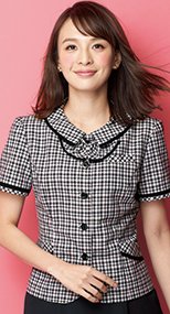 26530 en joie(アンジョア) 落ち着いた印象で肩パッドなしの快適な着心地!チェック柄オーバーブラウス 93-26530