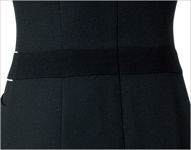 目立ちにくいですがシルエットをきれいにみせる背ベルト