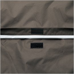 マジックテープ止めの背ヨーク