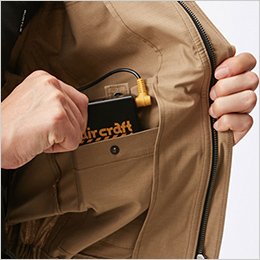 左内側 バッテリー収納ポケット(ドットボタン止め)