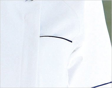 ラインが入った左胸ポケット