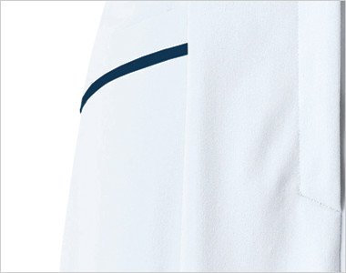収納、使い勝手を考慮した両脇ポケット