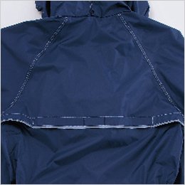 背中には反射パイピング付きのベンチレーションを装備