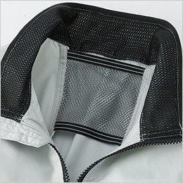 背中から首廻りを効率よく涼しくできる伸縮メッシュ