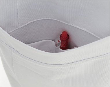 右脇ポケットは二重構造で、内側はペン差しポケット