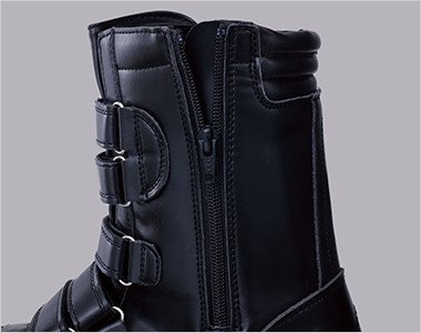簡単にシューズの着脱ができるサイドファスナー仕様